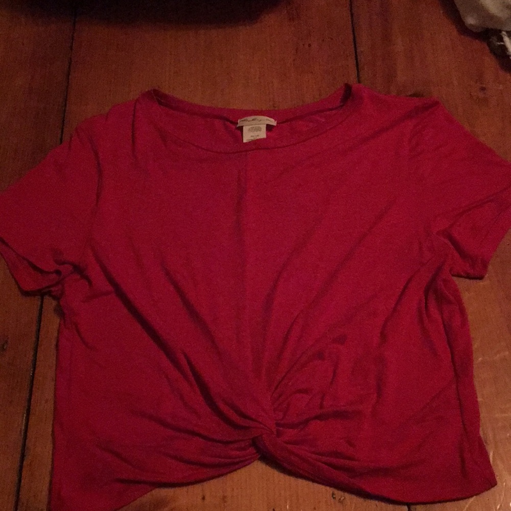 Red t-shirt with knot/tie in middle front